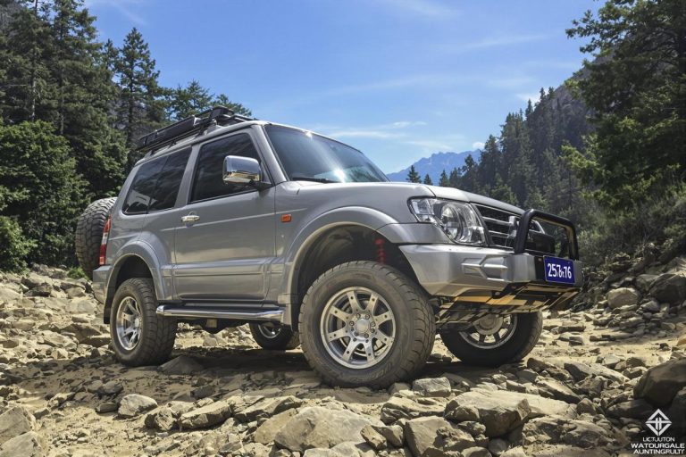 Dimensions pneus Mitsubishi Pajero 3.2 DID 2007.jpg