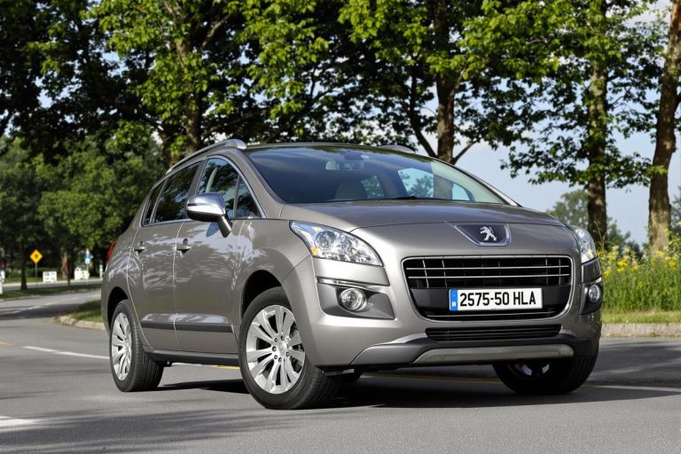 Dimensions pneus Peugeot 5008 1.6 HDI (2011).jpg