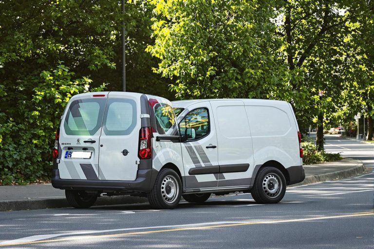 Dimensions pneus Peugeot Partner 2.0 HDi et 1.6 HDi.jpg