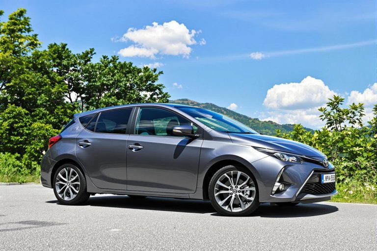 Dimensions pneus toyota auris hybride 2017 et options.jpg
