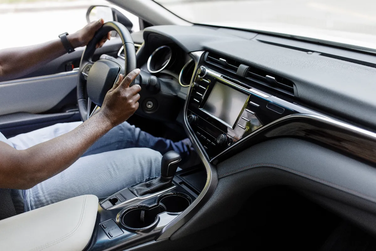 la-voiture-au-moteur-eternel-comment-elle-atteint-45l-100km-et-reste-garantie-jusquen-2035